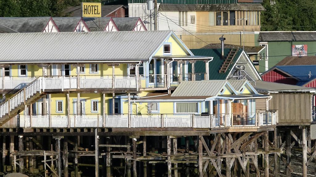 Seine Boat Inn Alert Bay Екстериор снимка