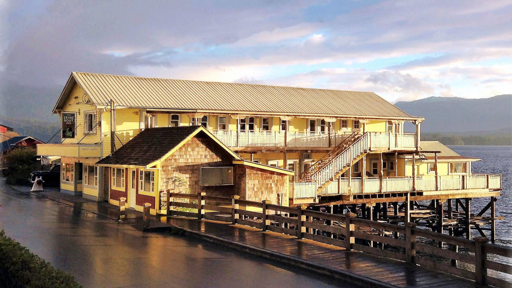 Seine Boat Inn Alert Bay Екстериор снимка