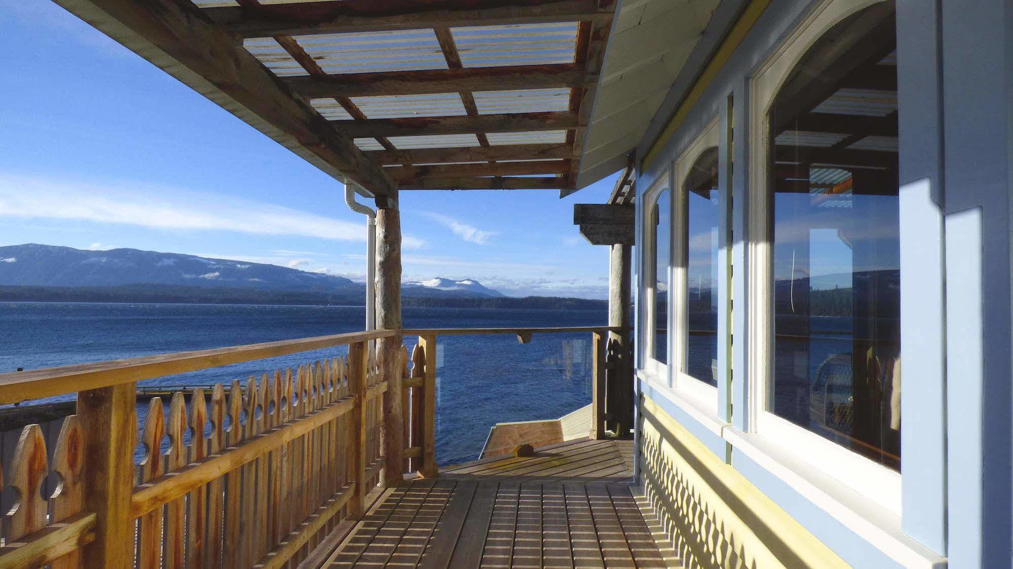 Seine Boat Inn Alert Bay Екстериор снимка