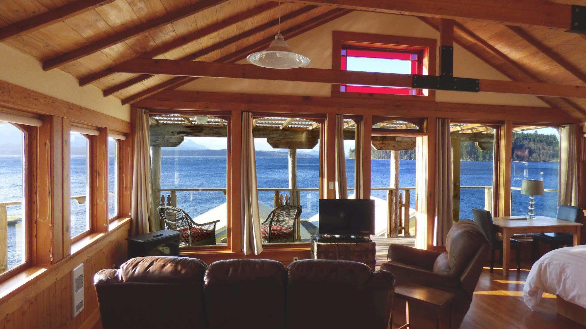 Seine Boat Inn Alert Bay Екстериор снимка